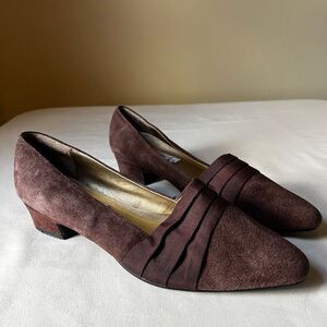 Vintage 90s Brown Suede Pumps Pointed Toe Slip On Kitten Heel Women’s 10